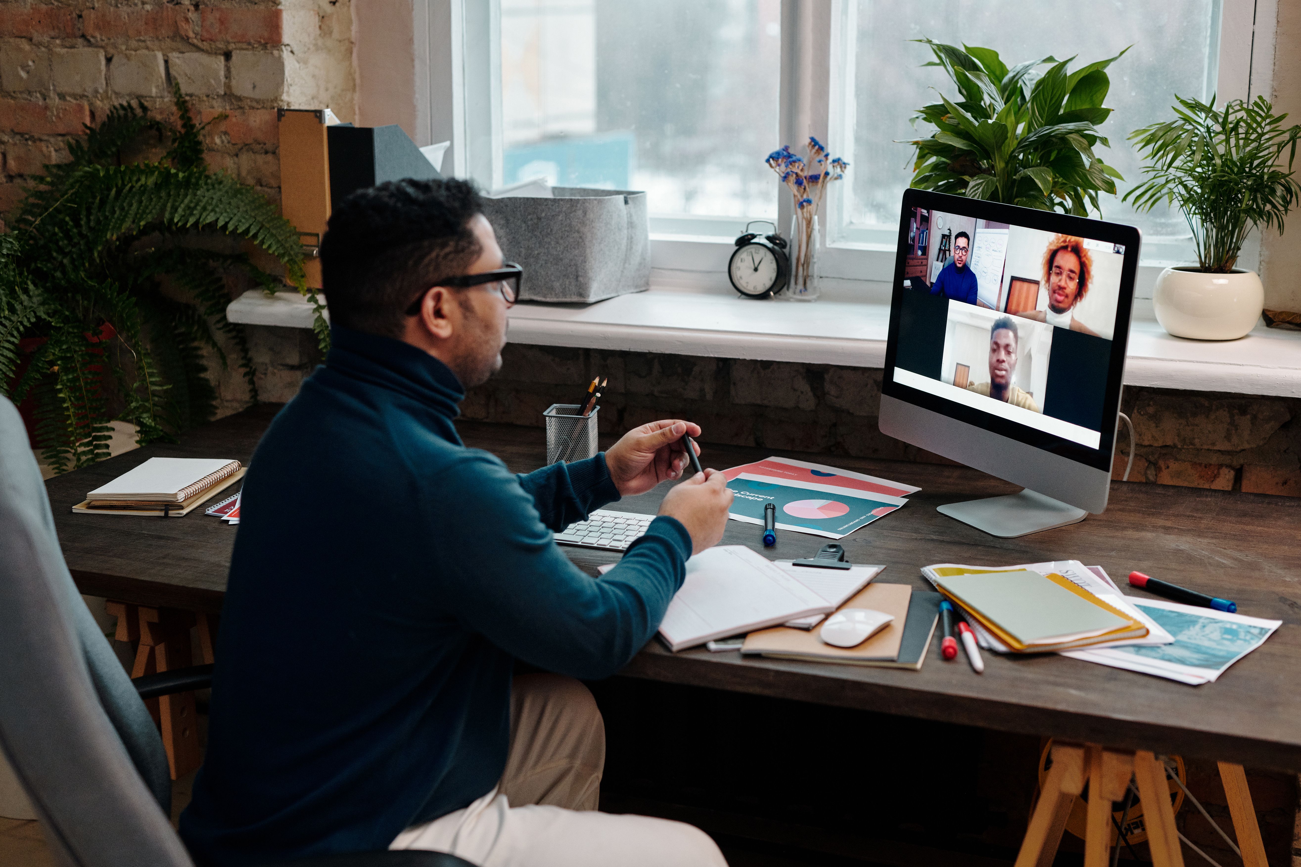 AI note-taker recording a business meeting in Canada